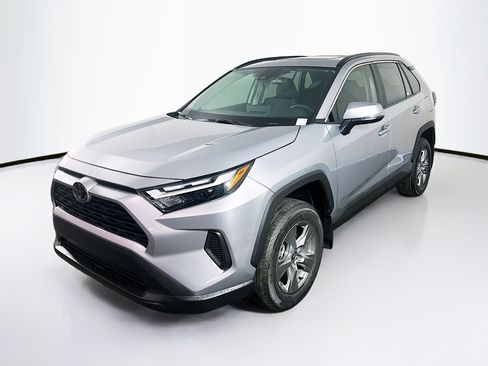 Used 2025 Toyota RAV4 XLE w/ Convenience Package FWD image 3
