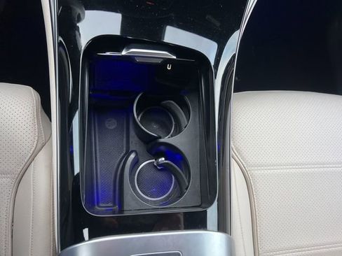 Used 2025 Mercedes-Benz GLC 300 4MATIC image 13