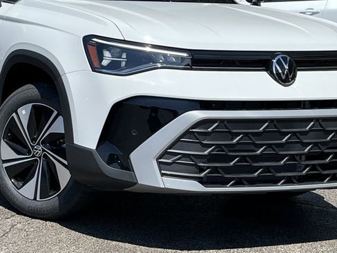 New 2026 Volkswagen Taos SE AWD/4WD image 3