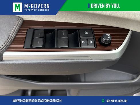 Used 2023 Toyota Sienna LE AWD/4WD image 28