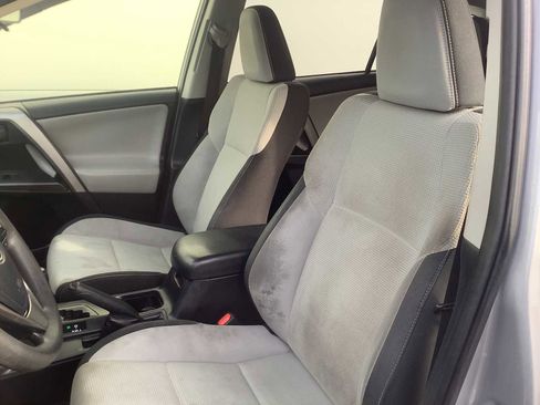 Used 2018 Toyota RAV4 LE image 12