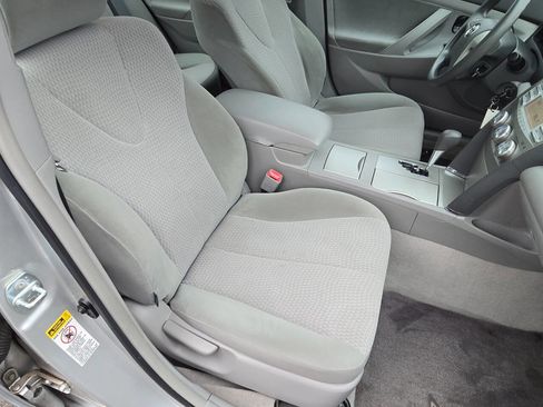 Used 2011 Toyota Camry LE image 24