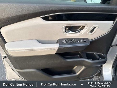 Used 2025 Honda Pilot EX-L image 9