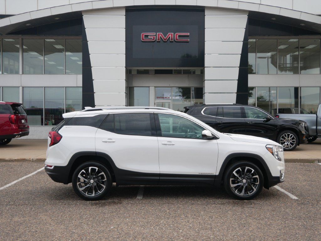 Used 2023 GMC Terrain SLT w/ Infotainment Package II AWD/4WD image 2