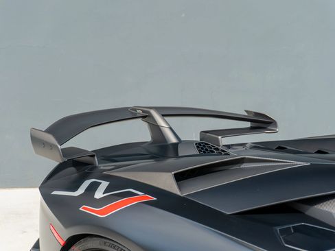 Used 2020 Lamborghini Aventador SVJ AWD/4WD image 38