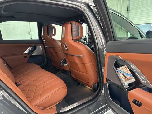 Used 2024 BMW i7 xDrive60 w/ Premium Package image 68