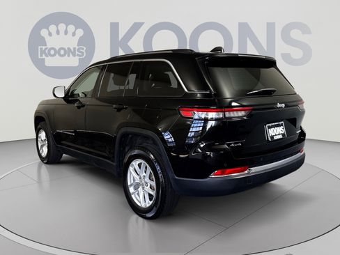 Used 2023 Jeep Grand Cherokee Laredo w/ Trailer Tow Prep Group (B) AWD/4WD image 4