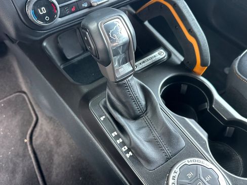 Used 2023 Ford Bronco Badlands image 25