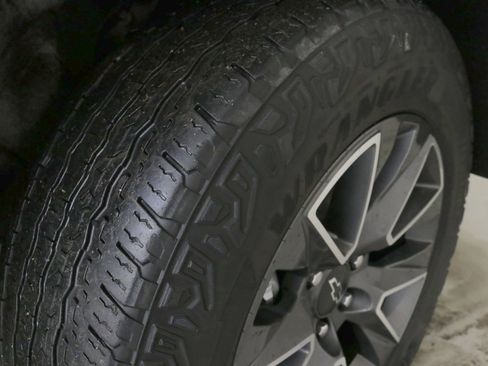 Used 2023 Chevrolet Suburban Z71 w/ Luxury Package image 36