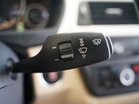 Used 2013 BMW 320i Sedan RWD image 14