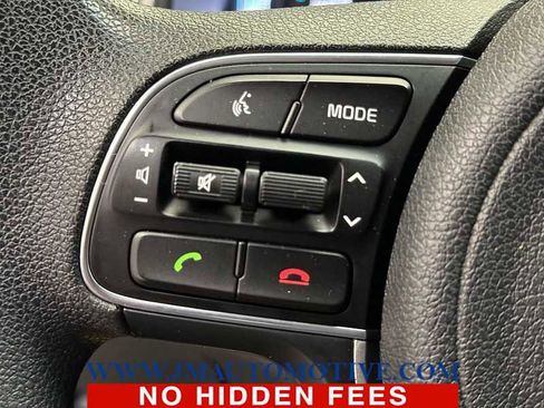 Used 2017 Kia Niro LX image 31