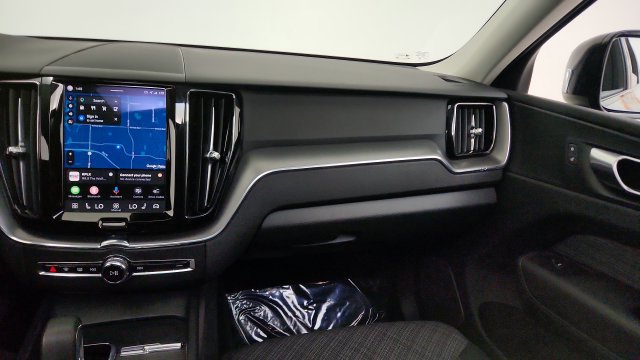 Used 2025 Volvo XC60 B5 Core AWD/4WD image 57