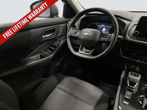 Used 2025 Nissan Rogue SV FWD image 20