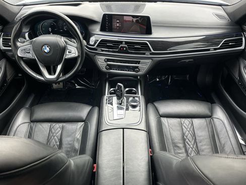 Used 2019 BMW 750i w/ Executive Package image 13