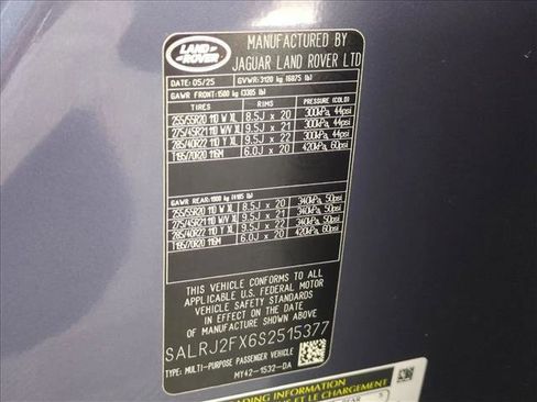 Certified 2025 Land Rover Discovery S AWD/4WD image 18