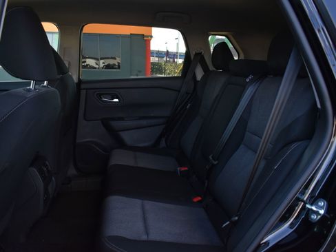 Used 2025 Nissan Rogue SV image 17