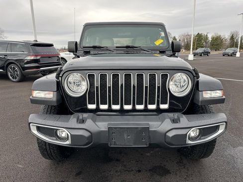 Used 2018 Jeep Wrangler Unlimited Sahara image 2