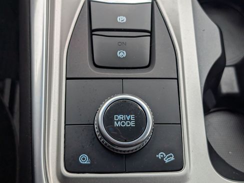 Used 2023 Ford Explorer XLT w/ Equipment Group 202A AWD/4WD image 23