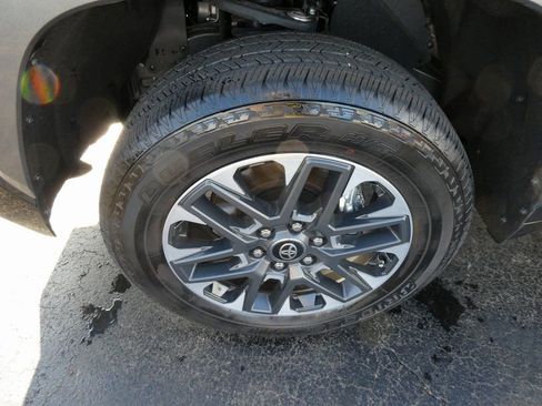 Used 2025 Toyota Tundra Limited AWD/4WD image 13