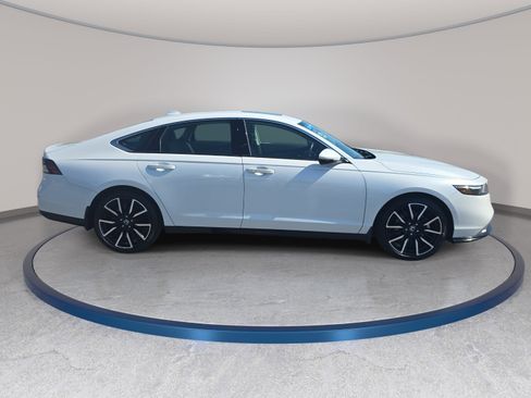 Used 2023 Honda Accord Touring image 4