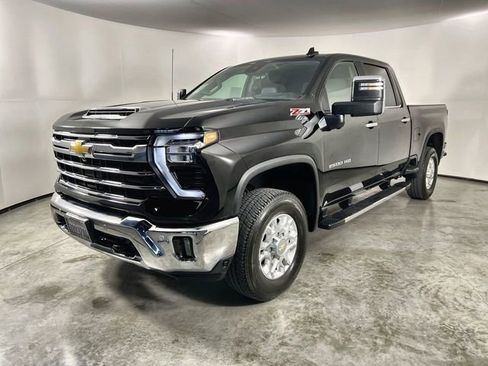 Used 2024 Chevrolet Silverado 2500 LTZ w/ LTZ Plus Package image 4