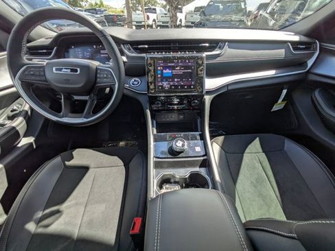 New 2025 Jeep Grand Cherokee Altitude image 13