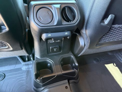 Used 2025 Jeep Wrangler Unlimited Rubicon w/ Steel Bumper Group AWD/4WD image 16