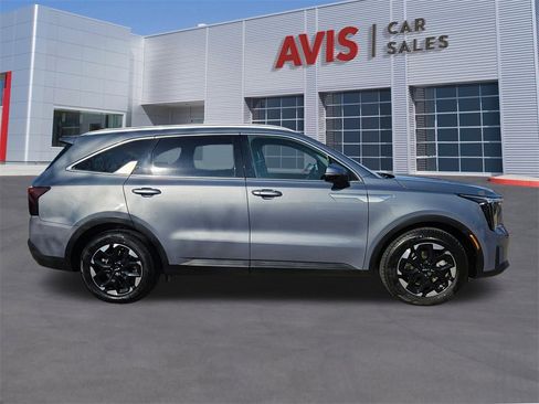 Used 2024 Kia Sorento S image 7