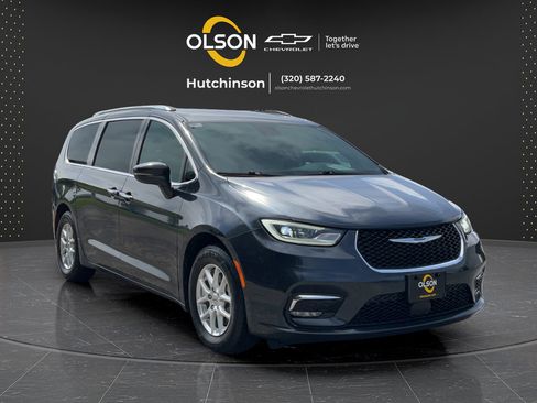 Used 2021 Chrysler Pacifica Touring-L FWD image 15
