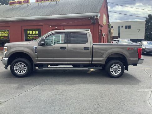 Used 2018 Ford F250 XLT w/ FX4 Off-Road Package AWD/4WD image 4