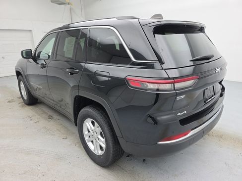 Used 2023 Jeep Grand Cherokee Laredo image 9