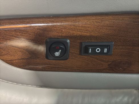 Used 2023 GMC Savana 2500 image 38