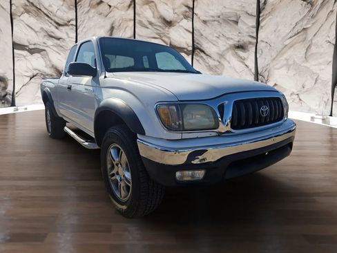 Used 2004 Toyota Tacoma PreRunner image 3