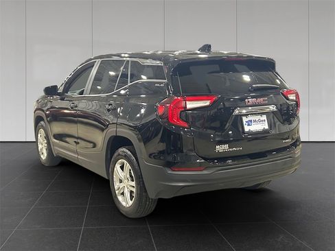 Used 2024 GMC Terrain SLE image 3