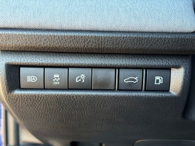 Used 2025 Toyota Camry LE w/ Convenience Package FWD image 28