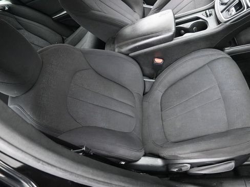 Used 2015 Chrysler 200 Limited FWD image 19