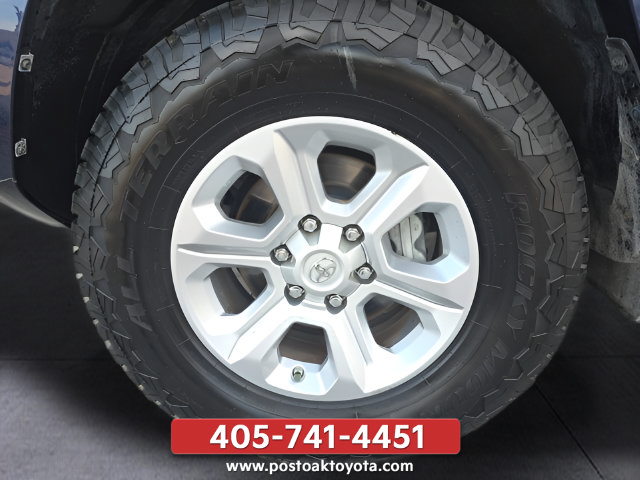 Used 2020 Toyota 4Runner SR5 RWD image 33