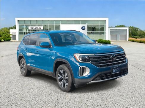 Certified 2025 Volkswagen Atlas SE image 3