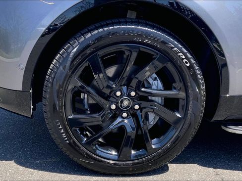 Certified 2025 Land Rover Discovery Dynamic SE AWD/4WD image 9