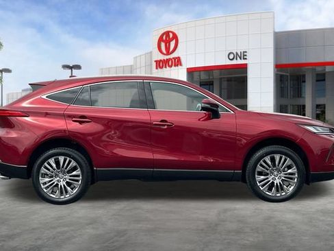 Certified 2023 Toyota Venza XLE AWD/4WD image 3