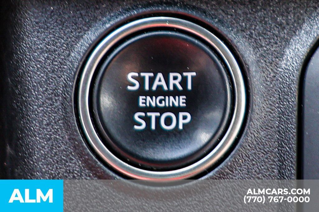 Used 2023 Land Rover Defender 130 X-Dynamic SE AWD/4WD image 40