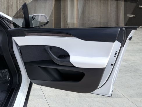 Used 2023 Tesla Model X image 46