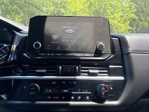 Used 2025 Nissan Pathfinder SV FWD image 17
