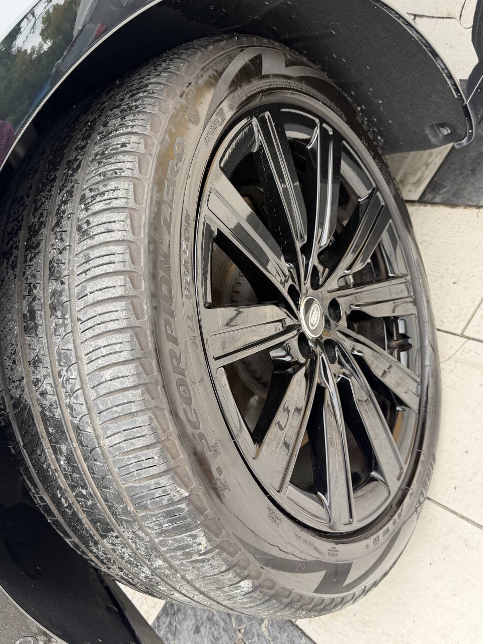 Used 2025 Land Rover Range Rover SE AWD/4WD image 18