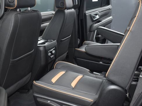 Used 2024 GMC Yukon AT4 w/ Technology Package AWD/4WD image 18