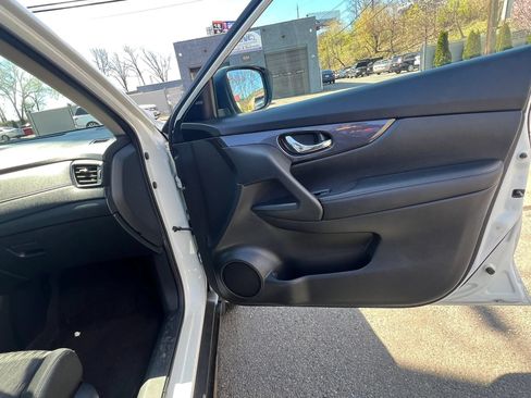 Used 2017 Nissan Rogue SV AWD/4WD image 30