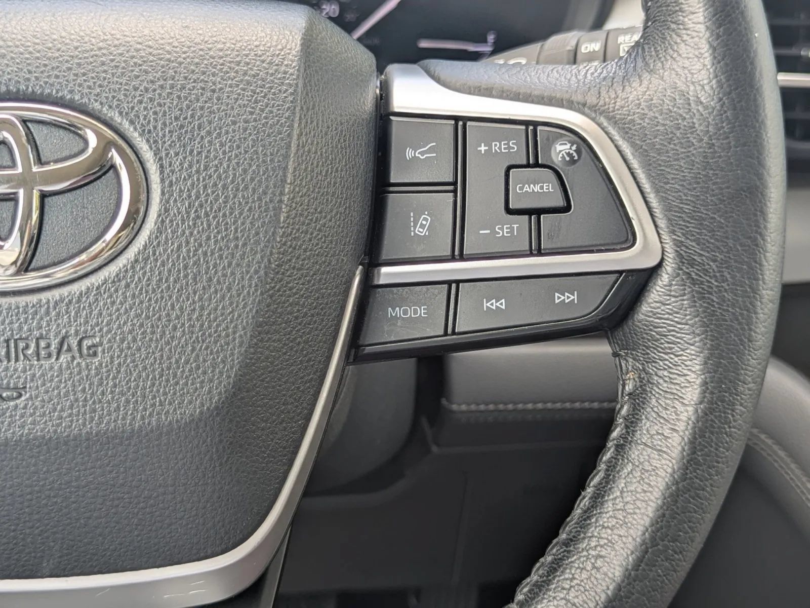 Used 2022 Toyota Sienna XLE FWD image 21