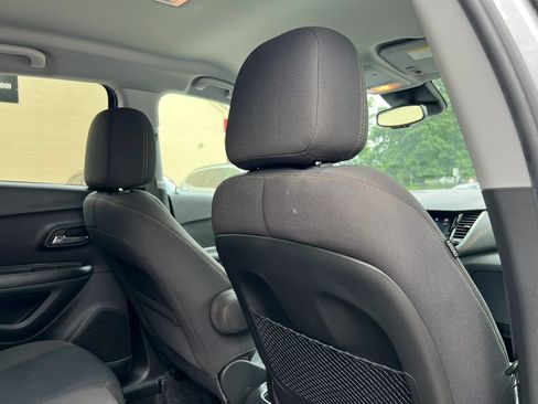 Used 2021 Chevrolet Trax LS w/ Tint and Cruise Package FWD image 16