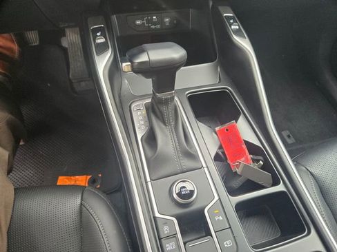 Used 2025 Kia Sorento S w/ Panoramic Sunroof Package FWD image 11