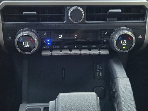 Used 2025 Toyota Tacoma TRD Off-Road AWD/4WD image 16